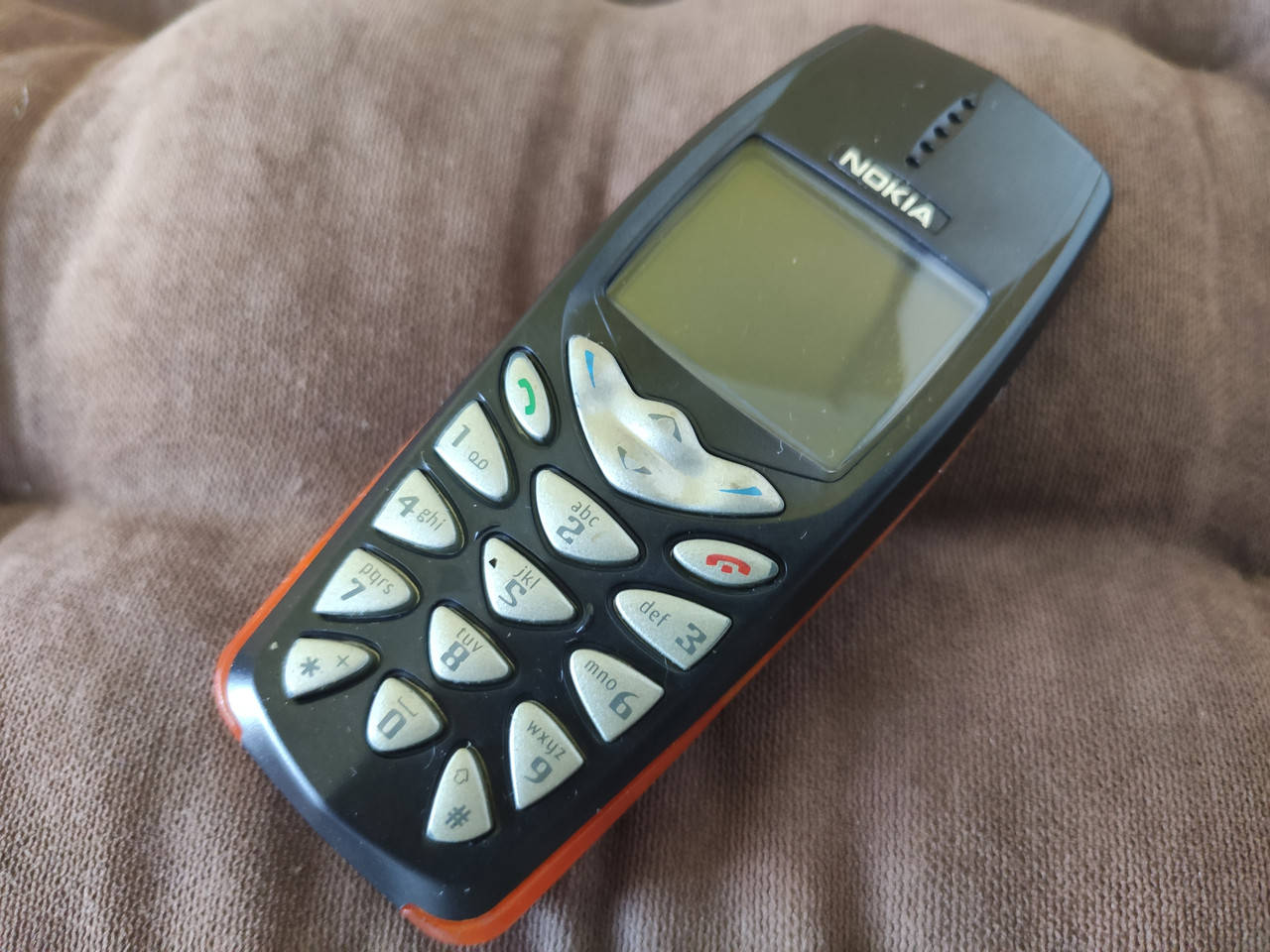 

Мобильный телефон Nokia 3510i б.у оригинал хорошее состояние