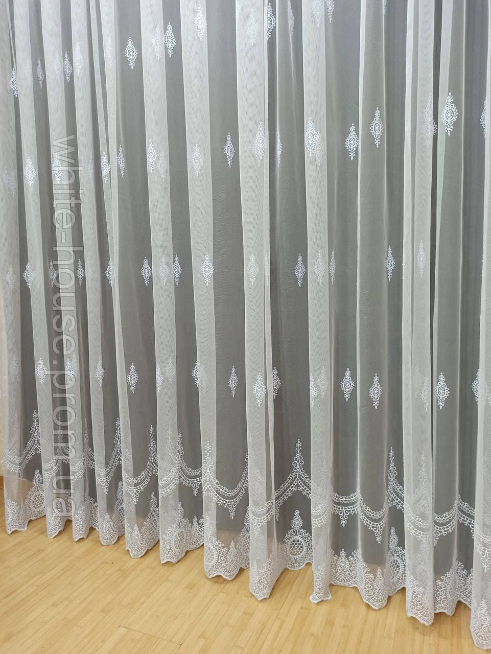 

Нежная белая вышивка на сеточке, Белый