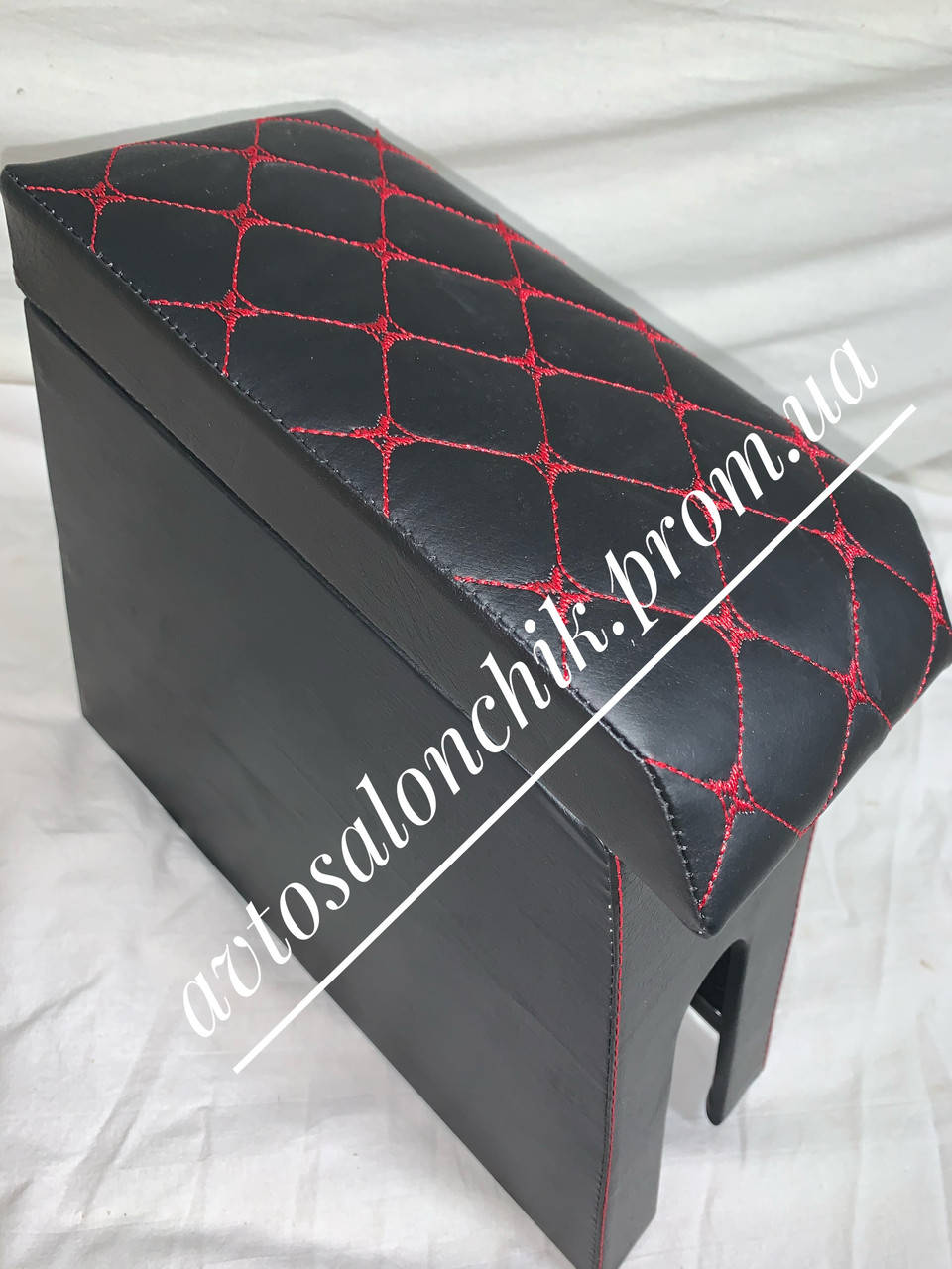 

ЛЮКС Подлокотник бар ВАЗ 2101 2102 2103 2104 2105 2106 2107 черный с красной нитью
