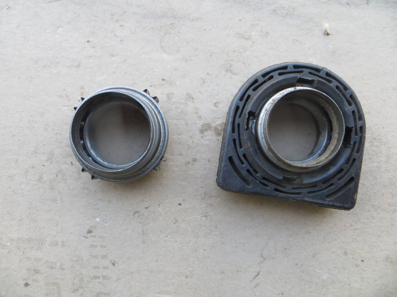 

Опора карданного вала Зил 130 (подвесной подшипник)