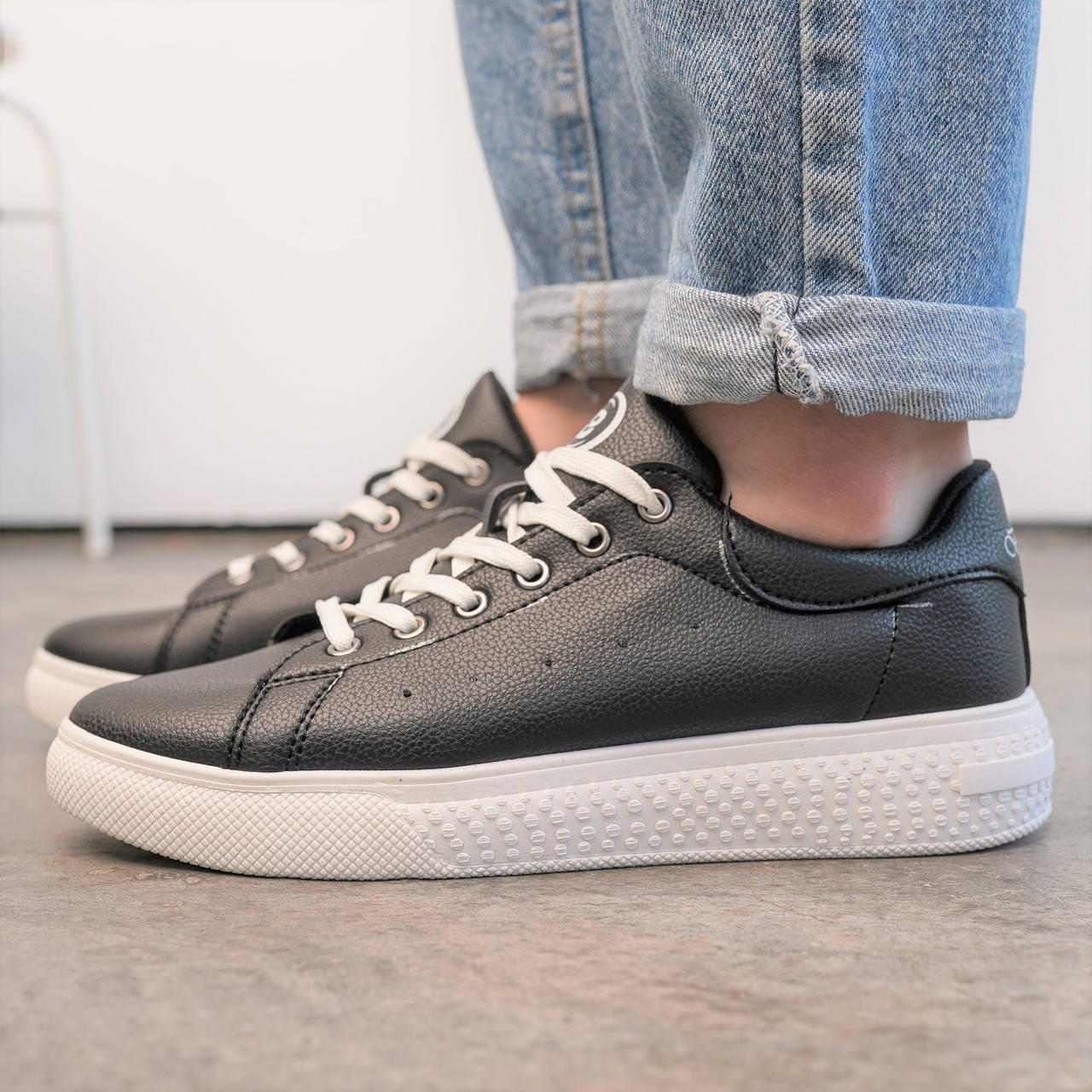 

Женские кроссовки на белой подошве черного цвета, Черный