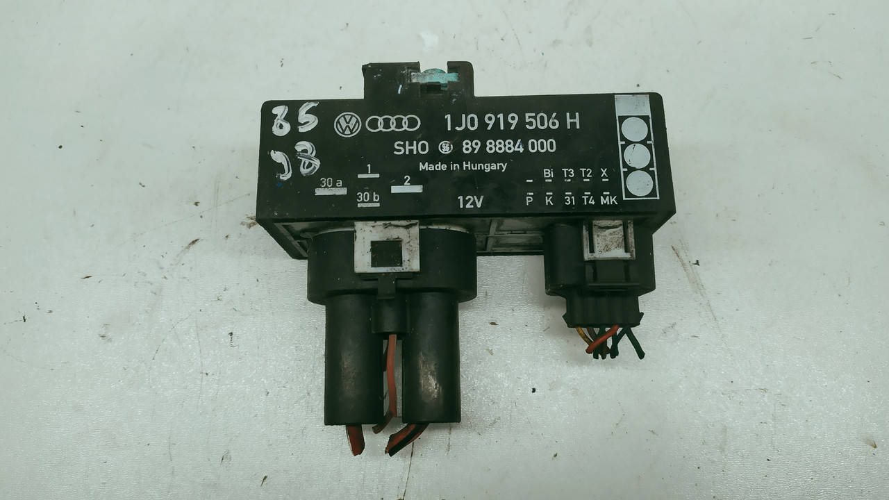 

Реле управления вентилятором Volkswagen блок управления вентиляторами Фольксваген 1J0919506H