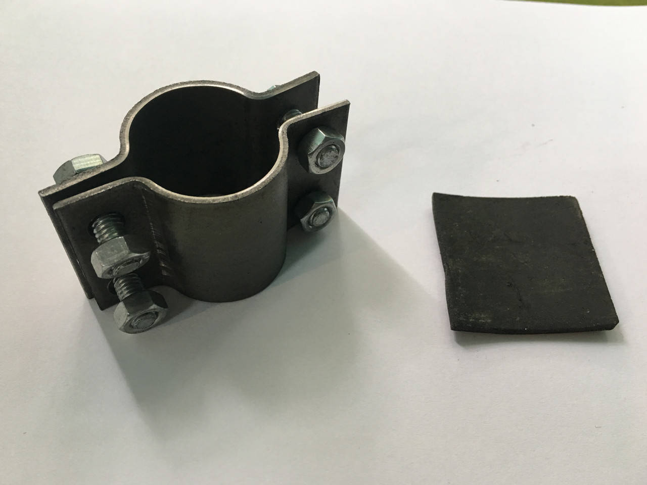 

Хомут ремонтный 1 1/2" (D48,3мм) на 4 болта