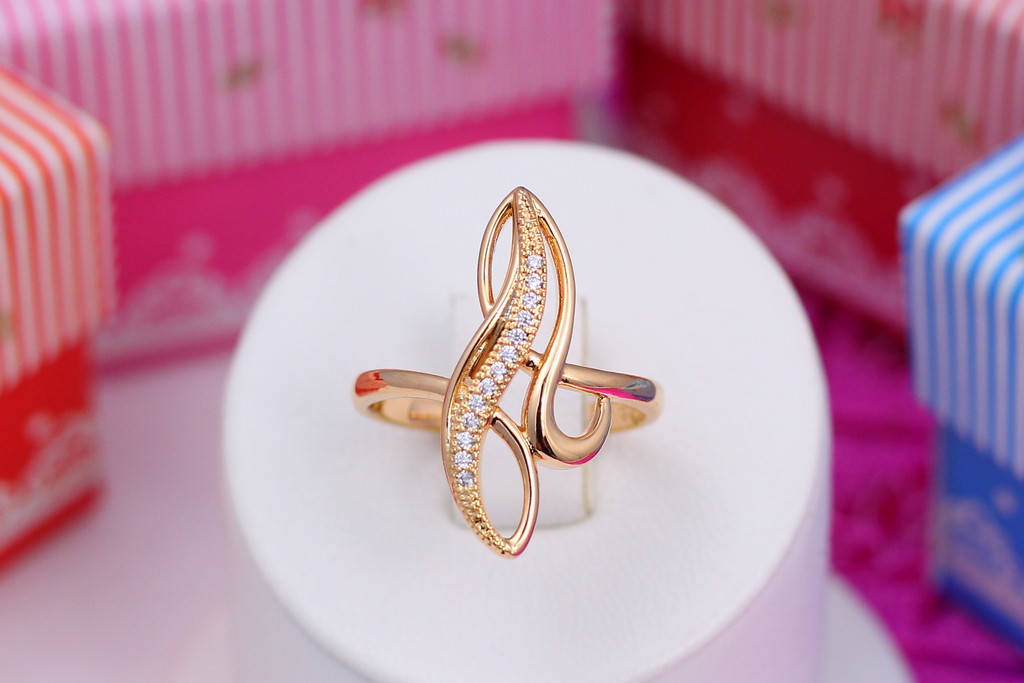 

Кольцо Xuping Jewelry перстень витое с камнями р 19 золотистое