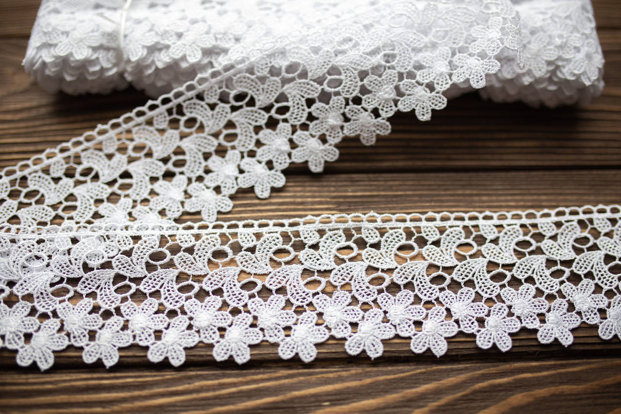 

Кружево гипюр (макраме) / цвет белый / ширина 6 см / заказ от 1 м