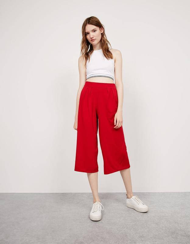 

Красные кюлоты Bershka, Красный