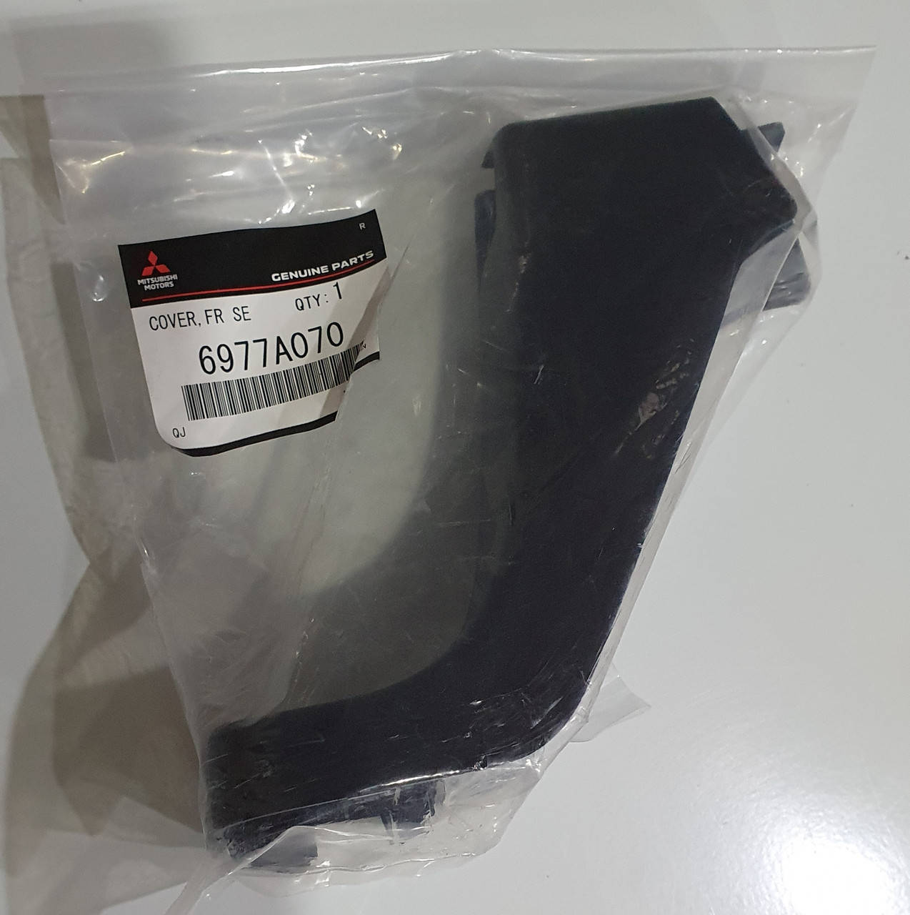 

Кожух крепления переднего кресла MMC - 6977A070 Outlander XL, ASX