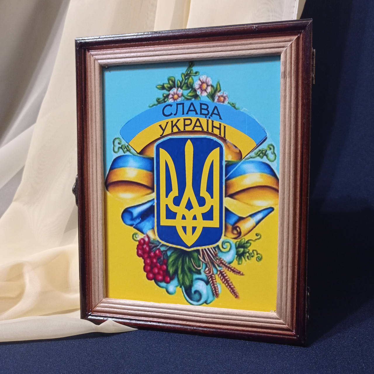 

Украинский сувенир ключница 23*18 на 5 ключей с настенным крепежем