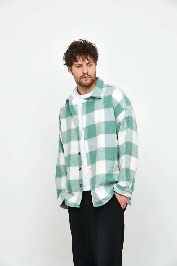 

Мужская рубашка байковая бело-зеленая оверсайз в клетку Мужская сорочка байковая L, Зелёный