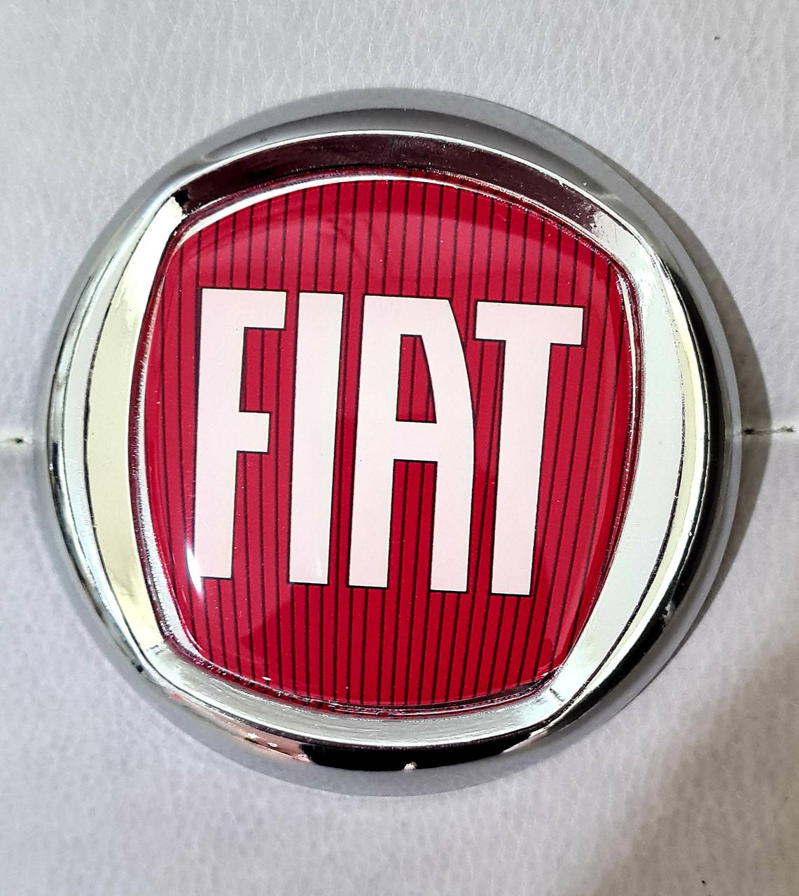 

Эмблема значок на капот, багажник Fiat Doblo, Фиат Добло 95 мм красный