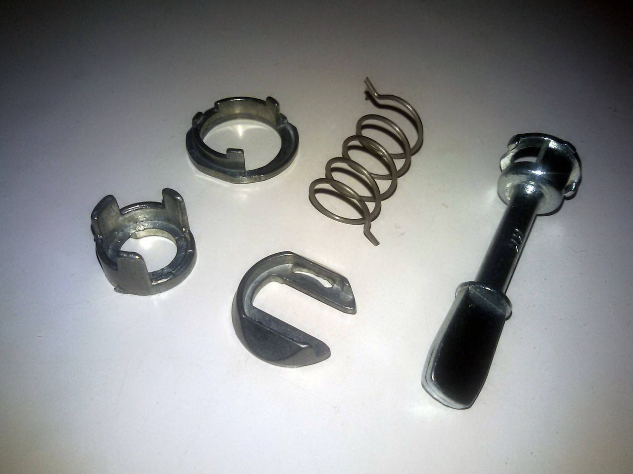 

Ремкомплект личинки замка двери Volkswagen Golf 4/ Passat B5 / Skoda Octavia Tour