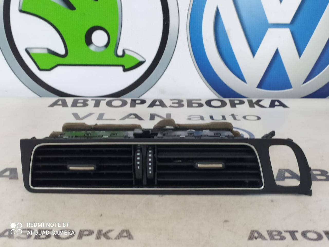

Дефлектор (центральний) 8R1820951 Q 5 USA AUDI