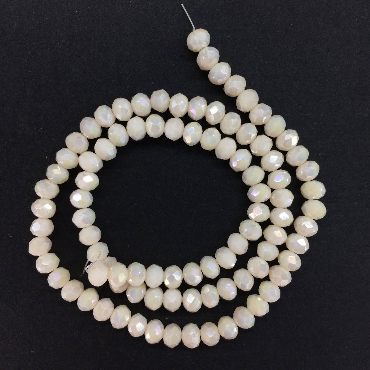 

Бусины на нитке Стекло рондель d=6мм цвет бежевый матовый с переливом (~95 бусин на на нитке)