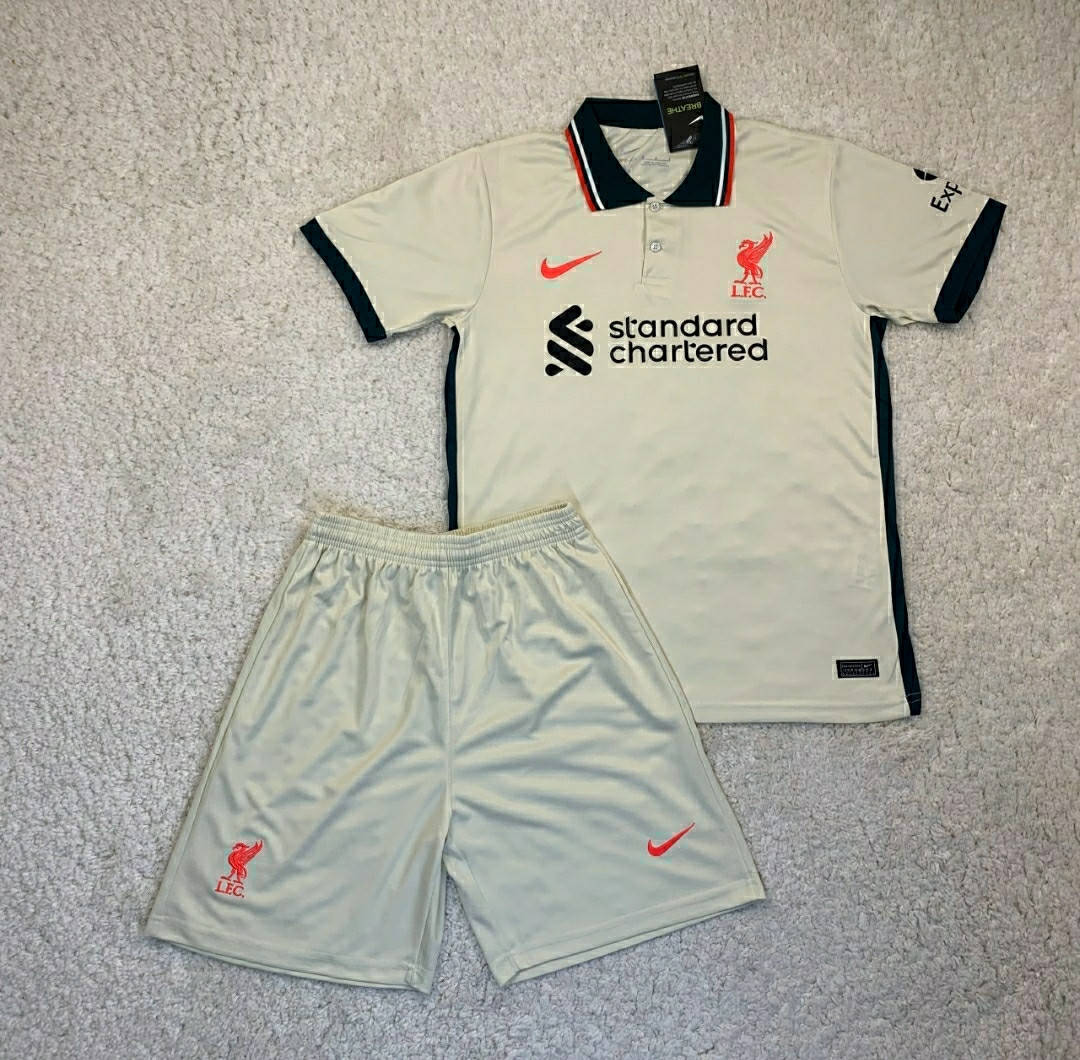 

Футбольная форма Ливерпуль 2022 белая выезд Liverpool бежевый гостевая форма Ливерпуля