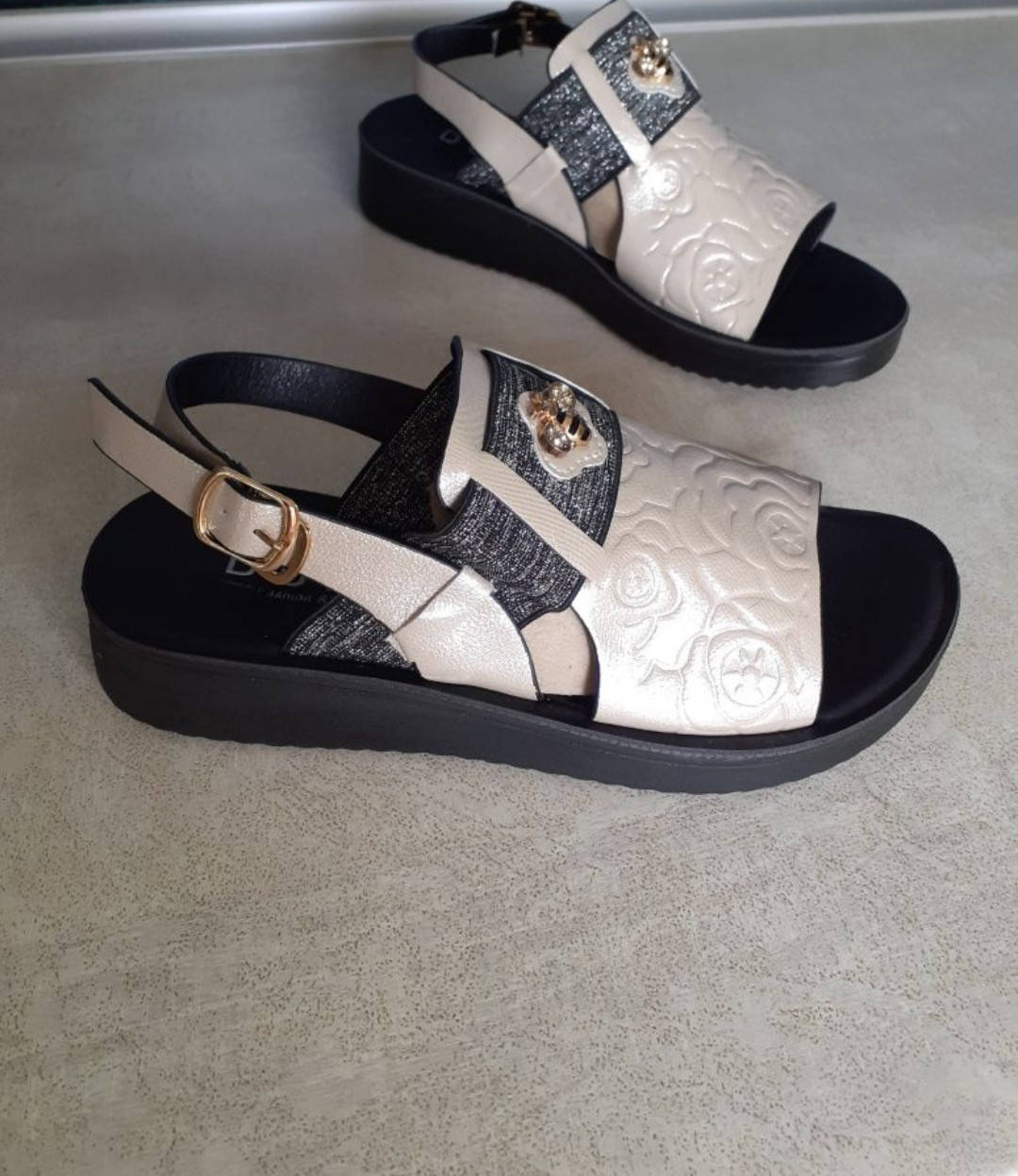 

Босоножки женские 36,38