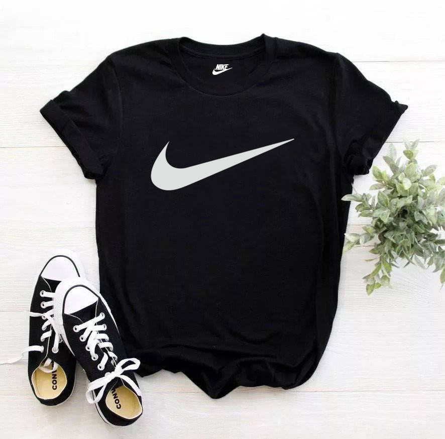

Женская футболка Nike чёрная Найк, Черный