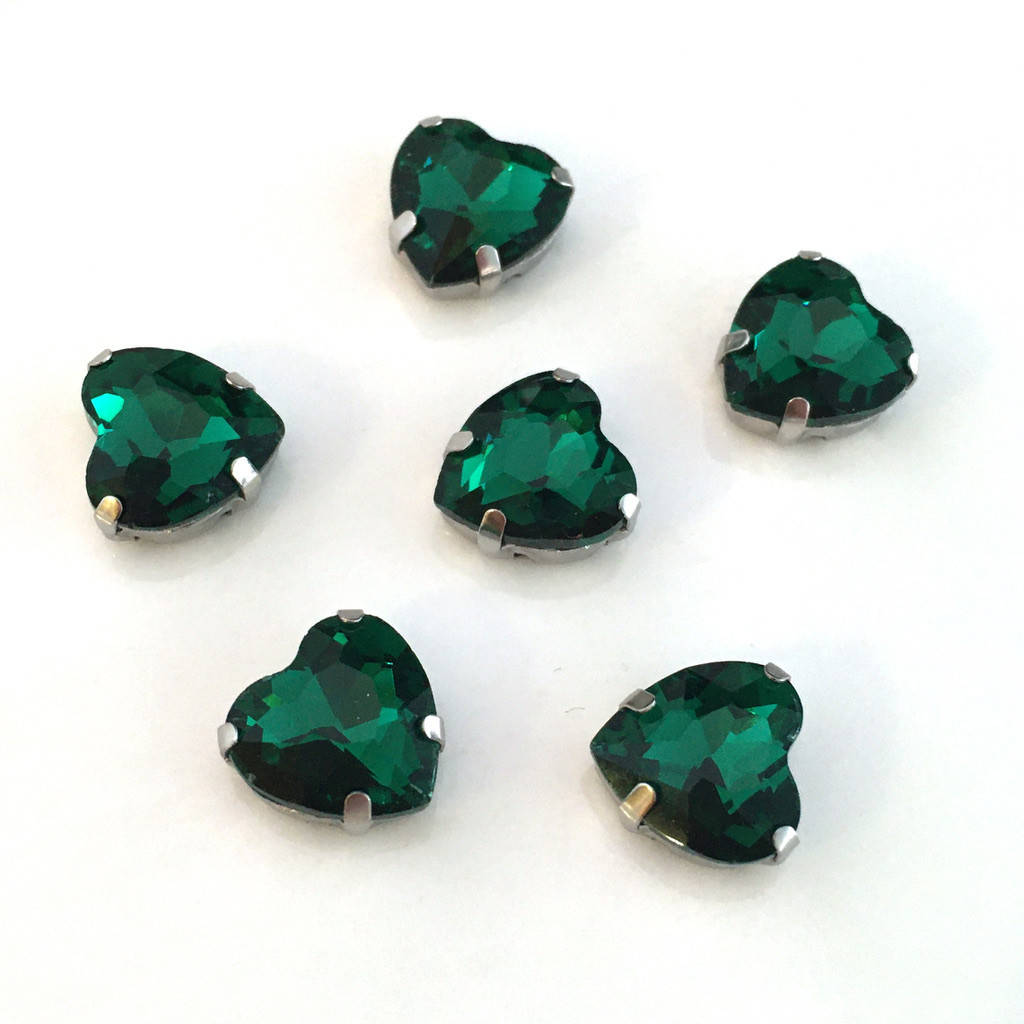 

Кристалл Сердце 10 мм. Малахит зеленый. Стразы в цапах серебрянного цвета