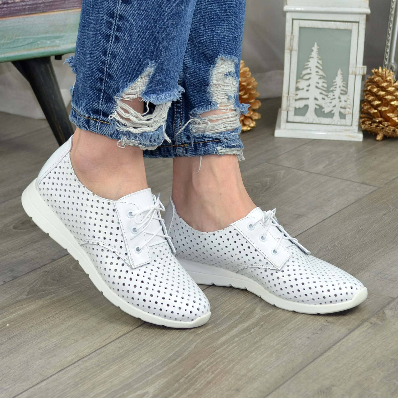 

Кожаные женские мокасины со сквозной перфорацией, цвет белый