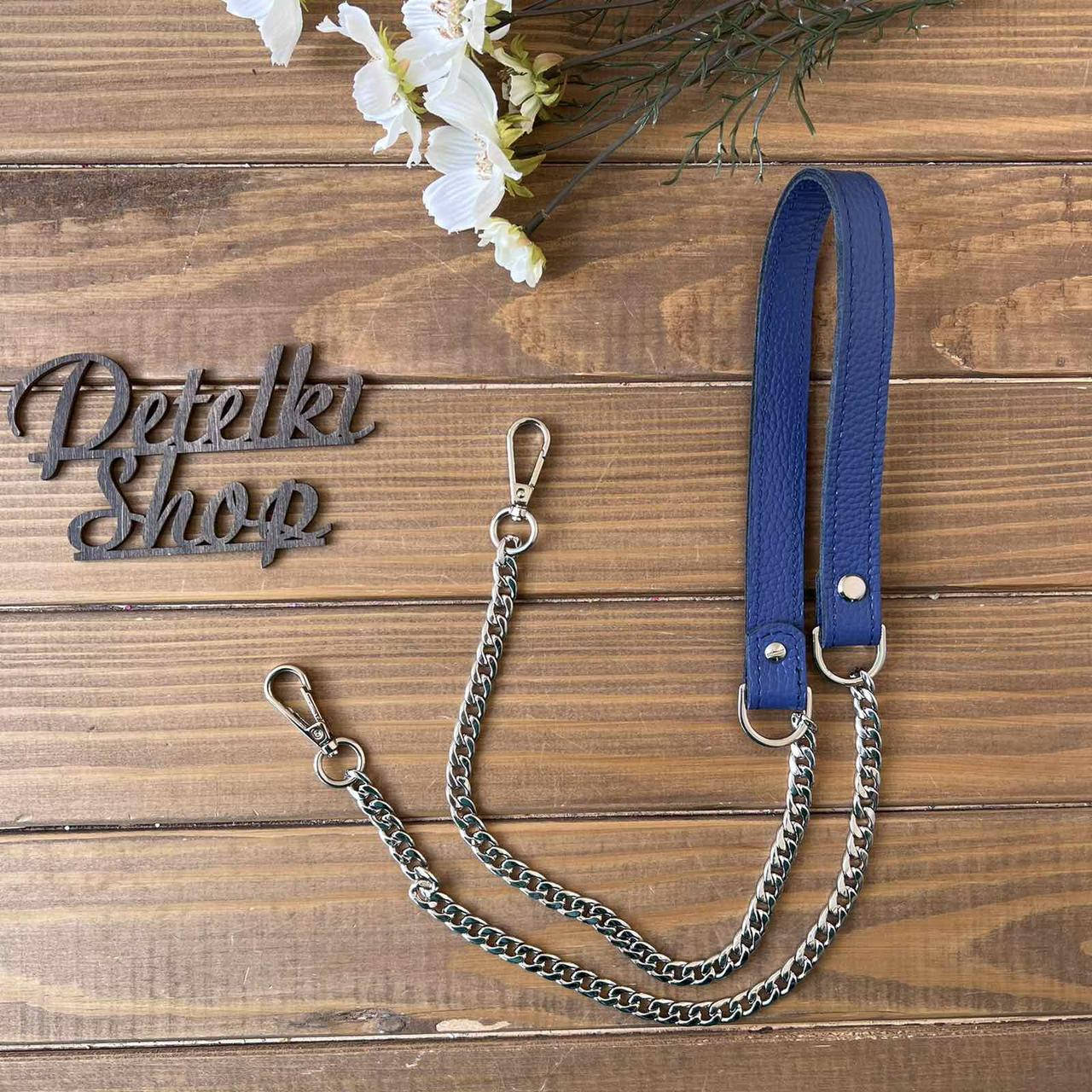 

Ручка с цепочкой и карабинами серебро цвет из палитры