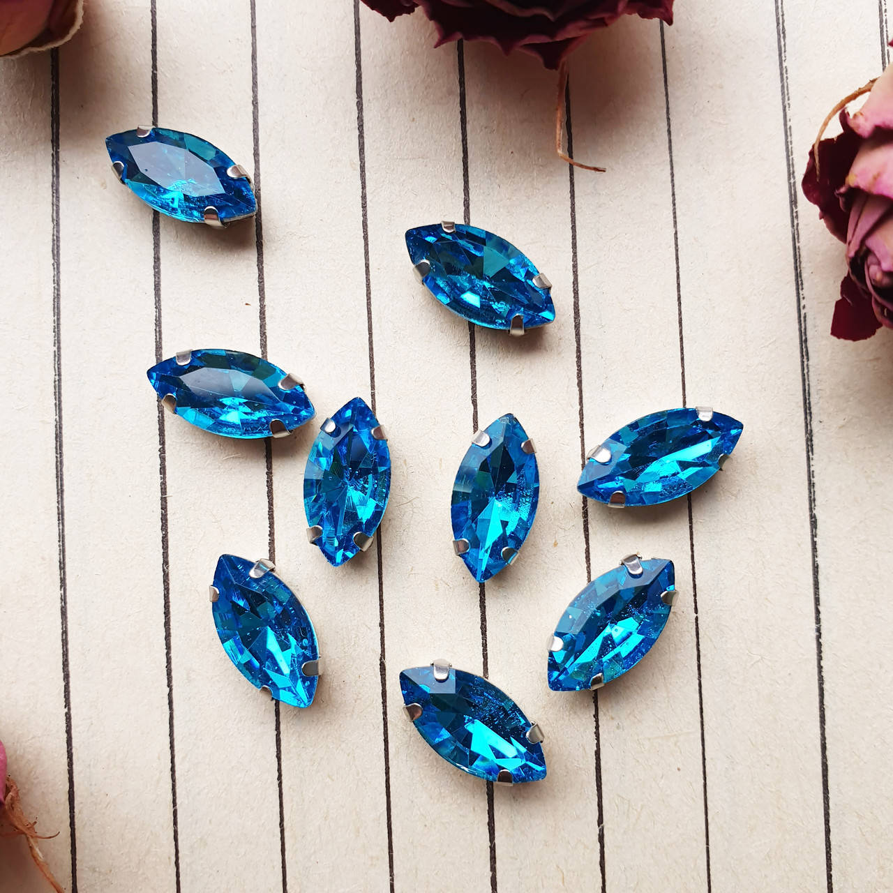 

Стрази в цапах, човник 6*12 мм, колір Aquamarine