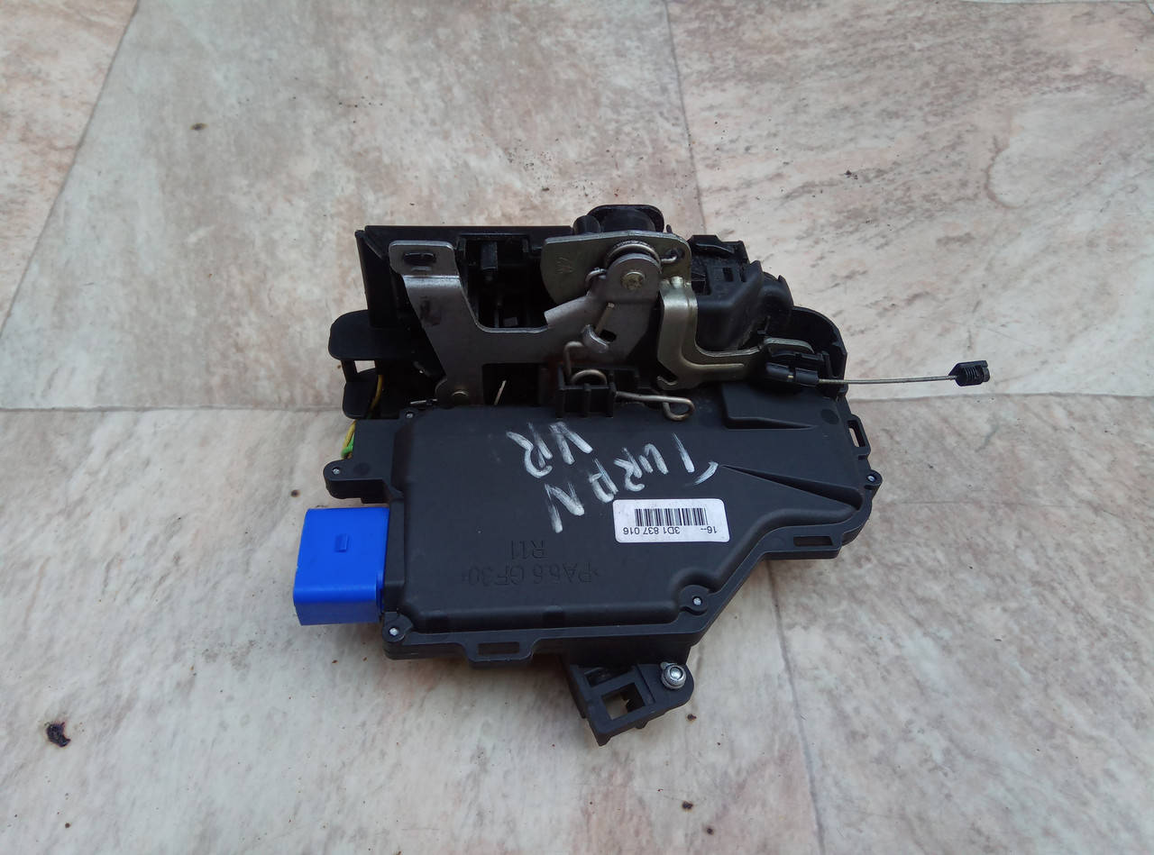 

Дверной замок ( передний правый ) Volkswagen Golf 5, Touran, Caddy, Octavia 3D1 837 016