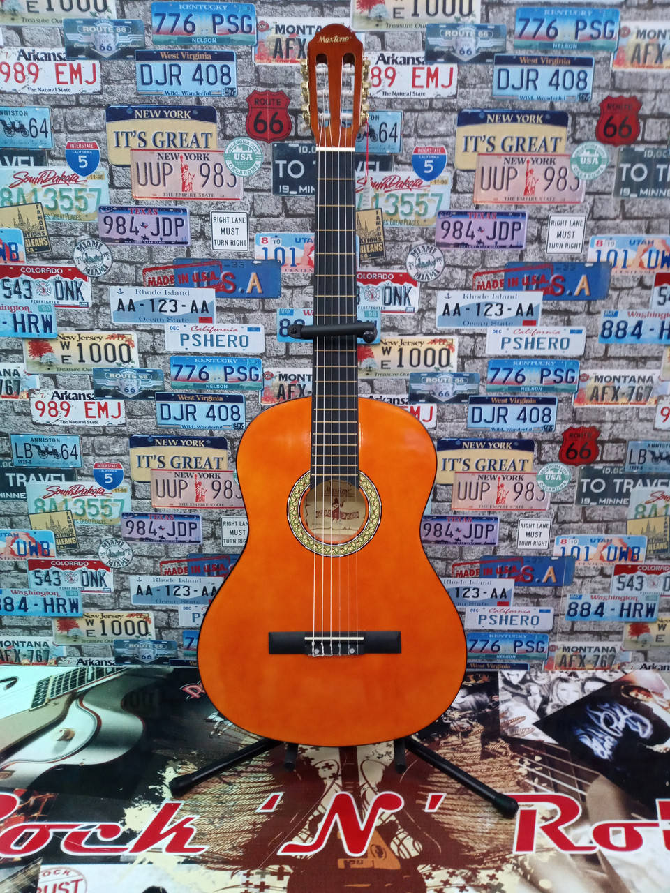 

Гитара классическая MAXTONE CGC390N