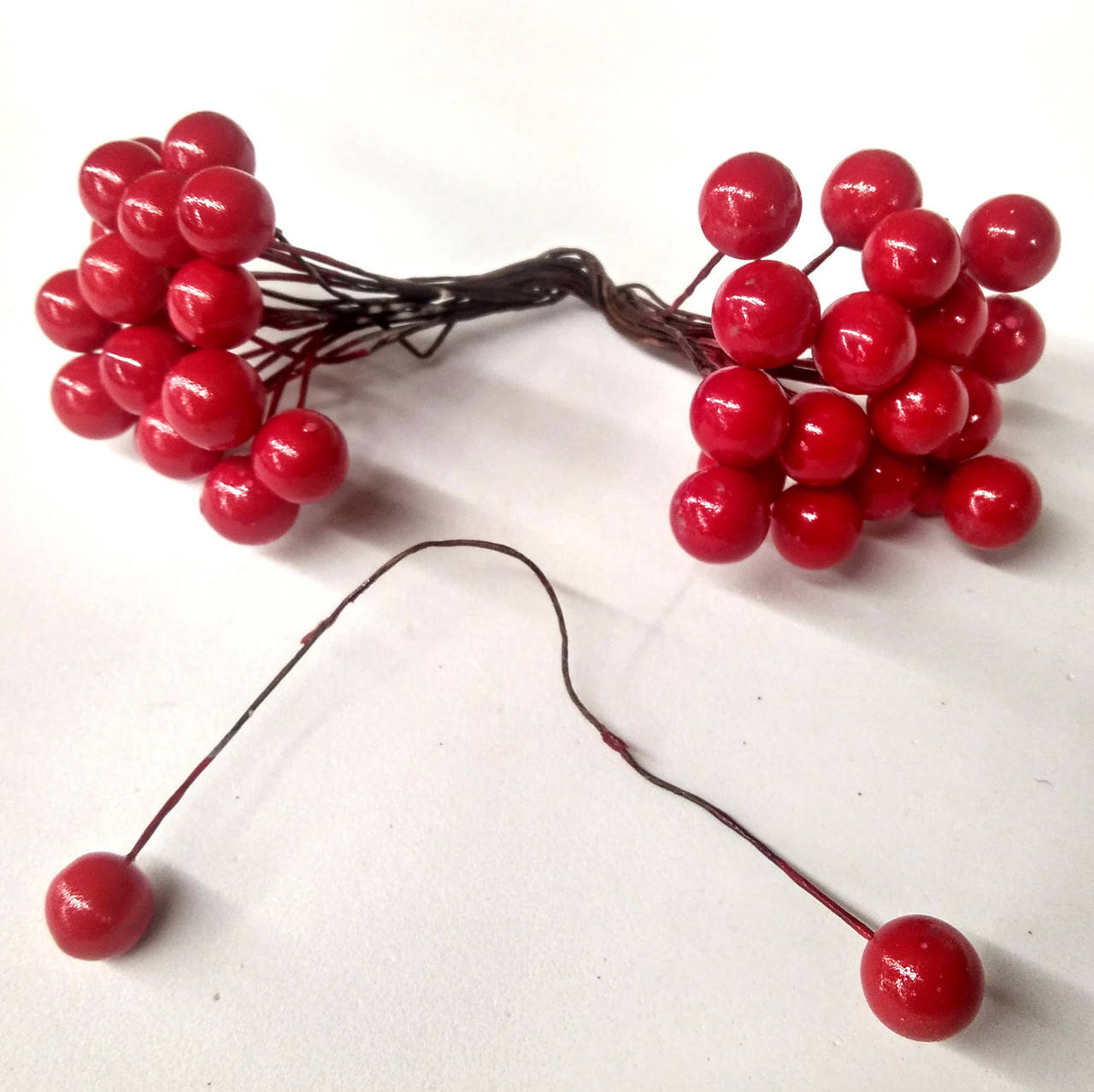 

Ягоды на проволоке Глянцевые 40 шт . Цвет красный