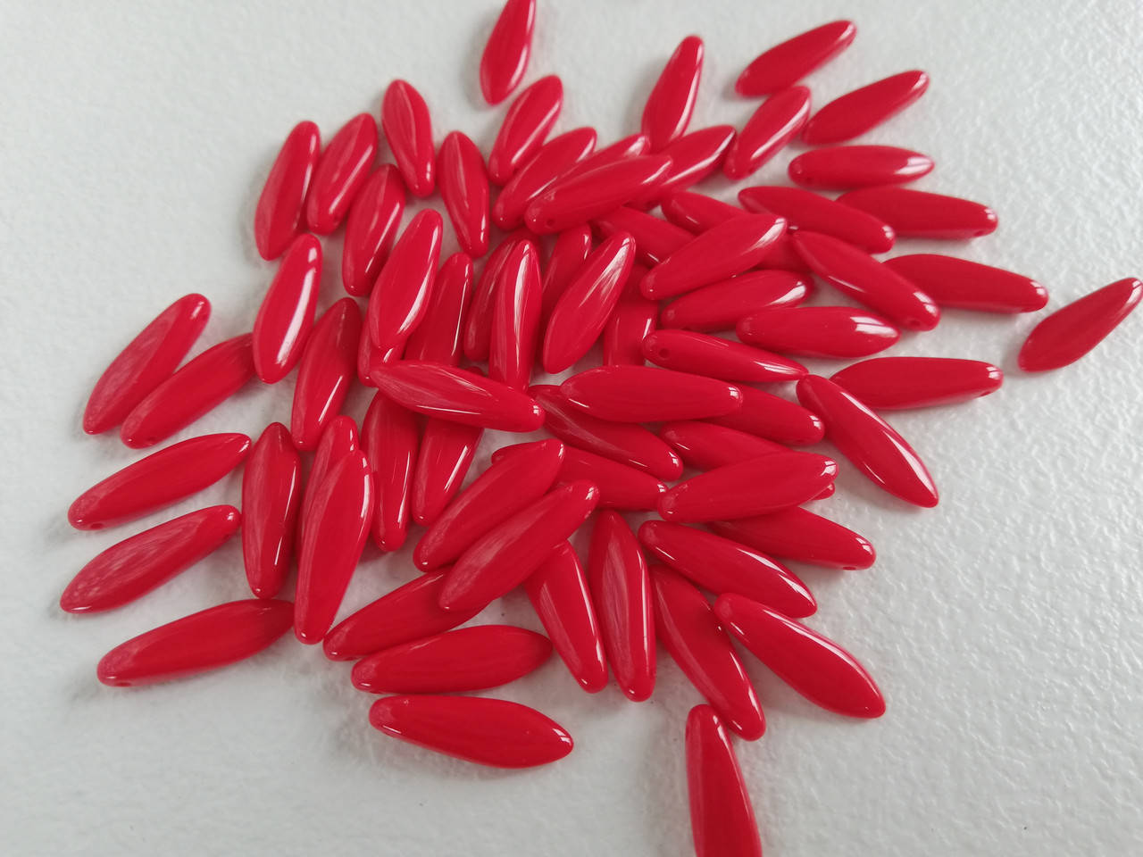 

Чеські намистини Glass Daggers 5 x 16 mm (1 отвір) Opaque Red
