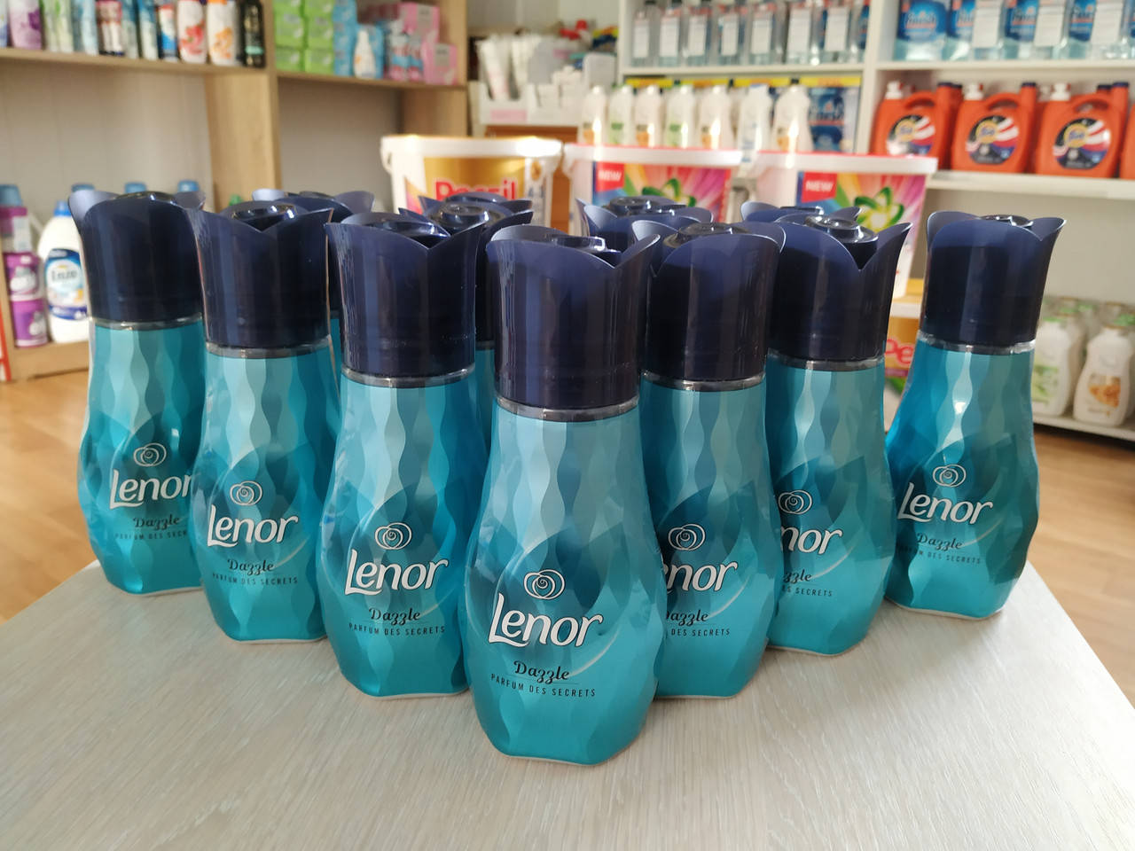 

Lenor жидкий парфюмированный ополаскиватель 300 ml. Италия.
