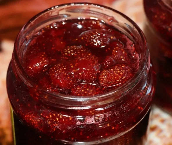 

Варенье из клубники в банке 0,5 л