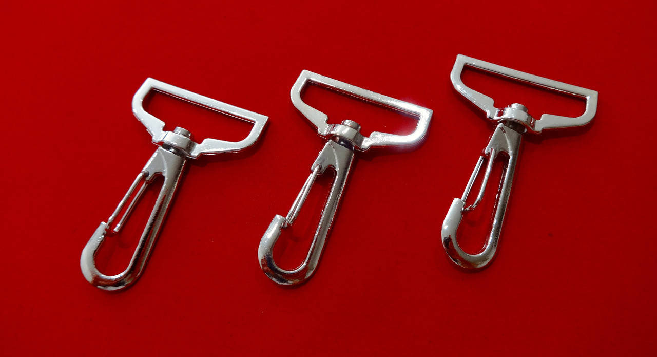 

Карабин металлический литой 30 мм никель