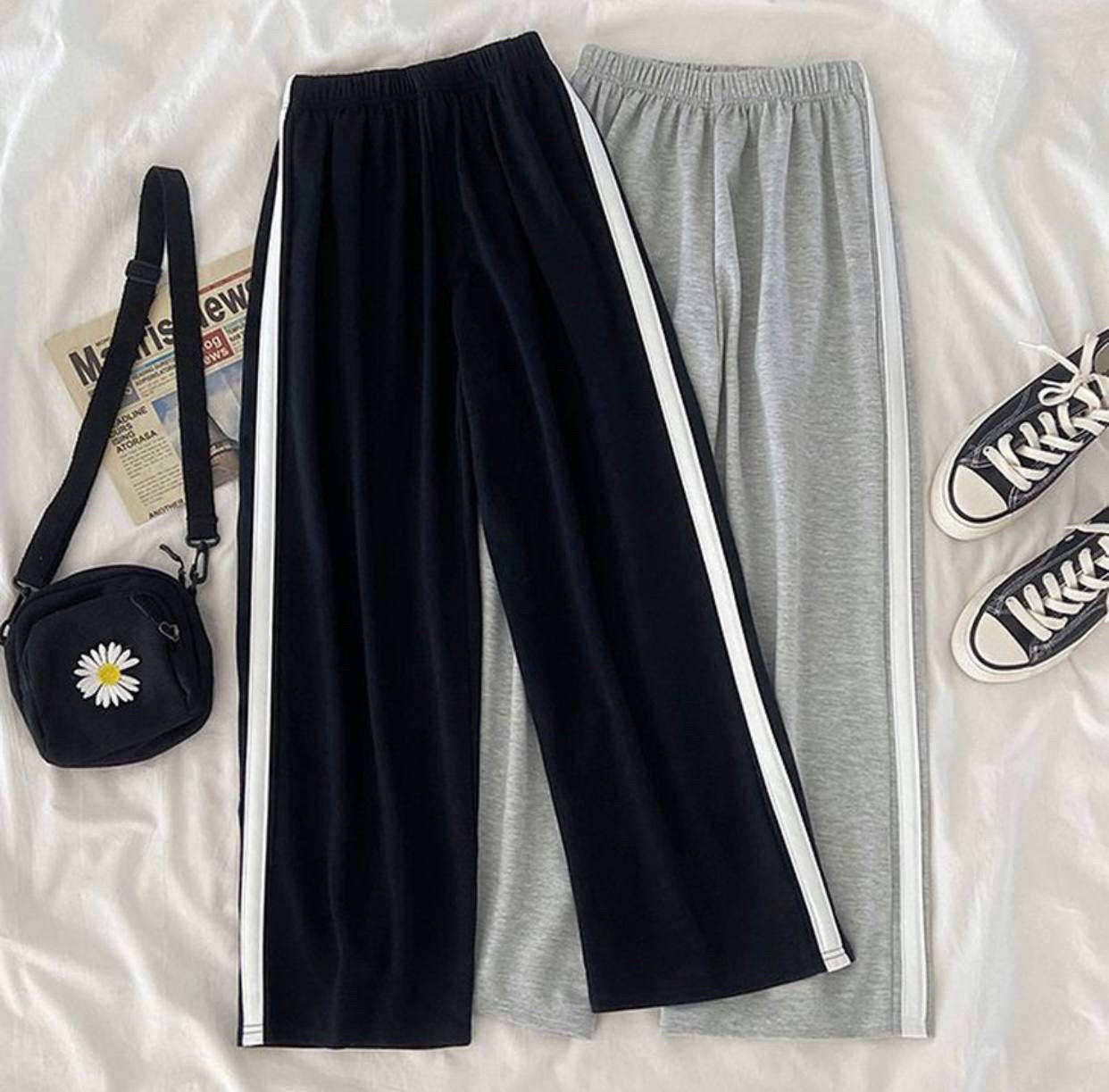 

Брюки женские клеш, трикотажные, с лампасами по бокам