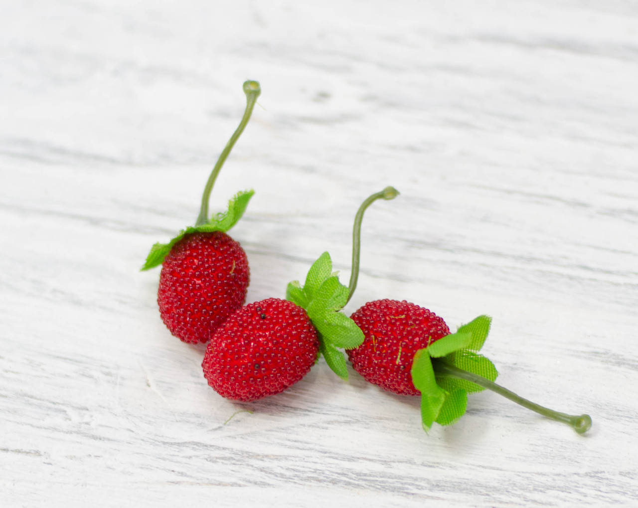 

Ежевика искусственная красная