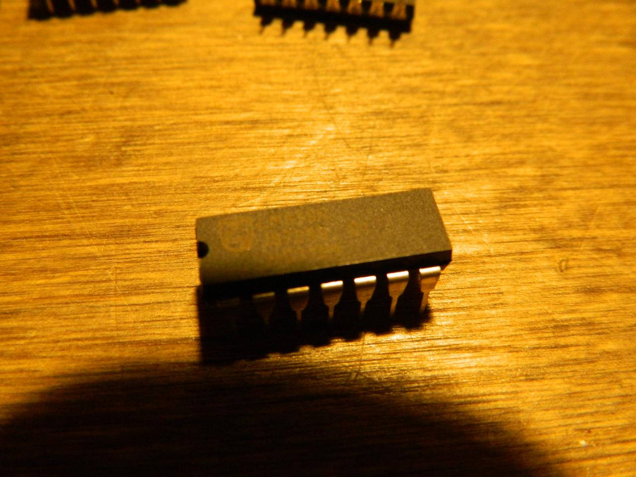 

Микросхема LM339 Philips
