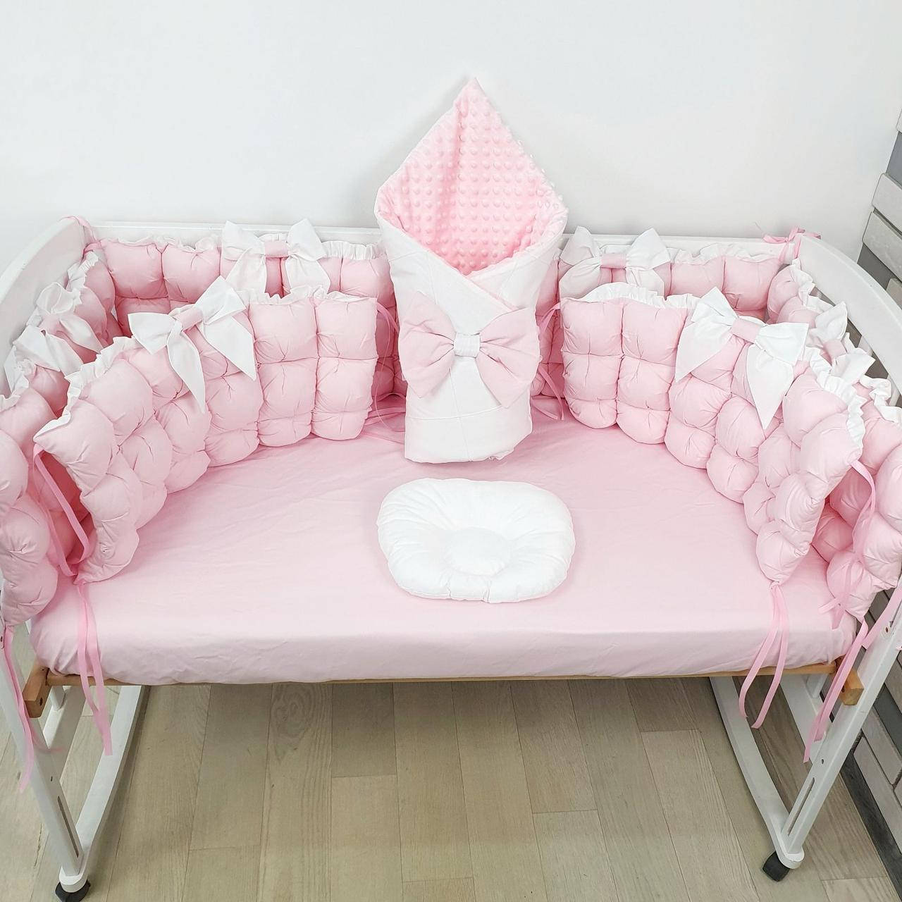 

Набор постельного белья детскую кроватку подушки бомбоны и конверт на выписку