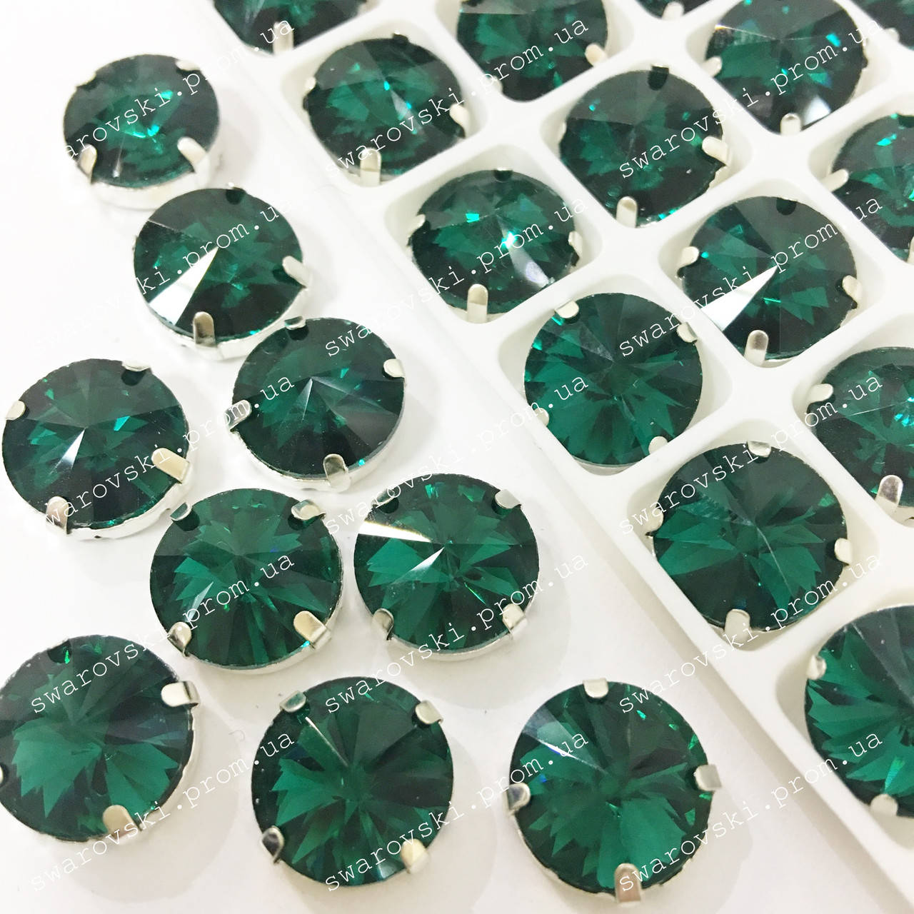 

Стразы в цапах 8мм Green Zircon, Зелёный