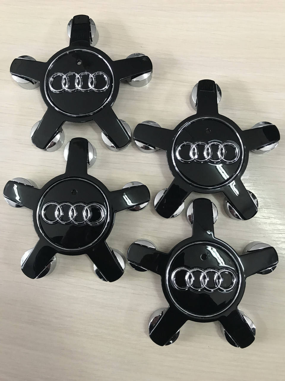 

Колпачки заглушки на диски Audi/ Ауди "звезда" 4F0 601 165N 135/57/13 мм. Черн.