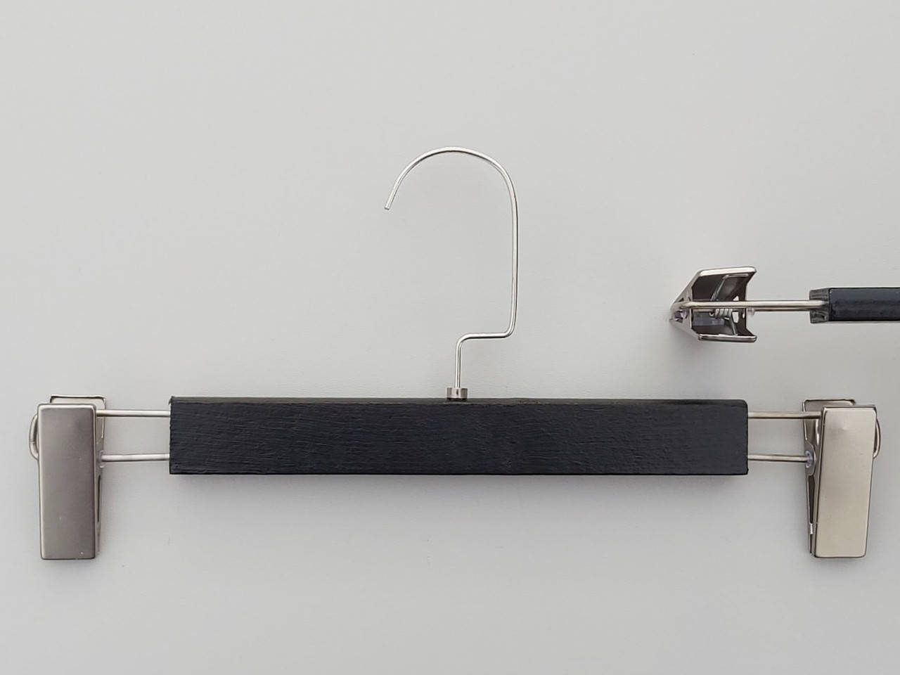 

Плечики длиной 32,5 см вешалки деревянные с прищепками зажимами для брюк и юбок черного цвета, Черный