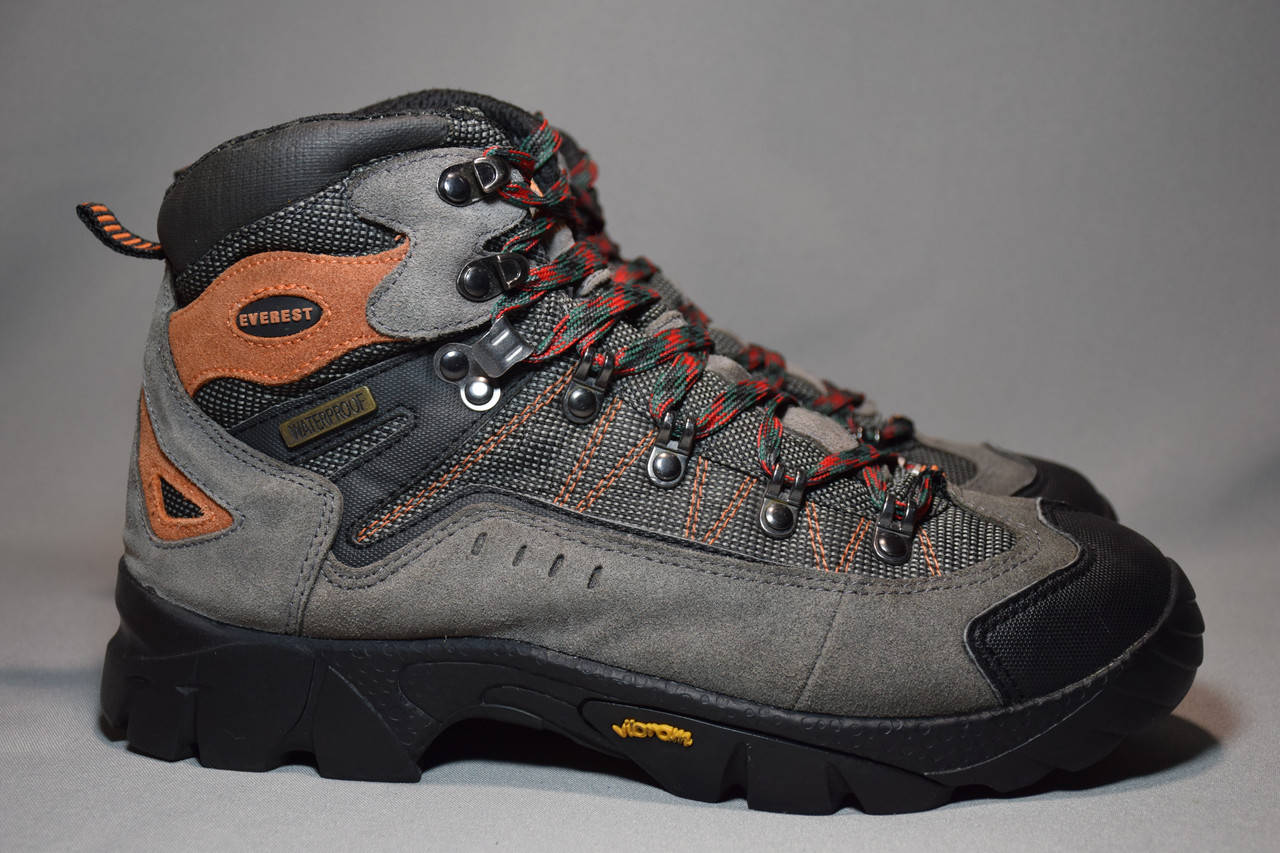 

Ботинки Everest Wateproof Vibram трекинговые. Румыния. Оригинал. 40 р./25.7 см.