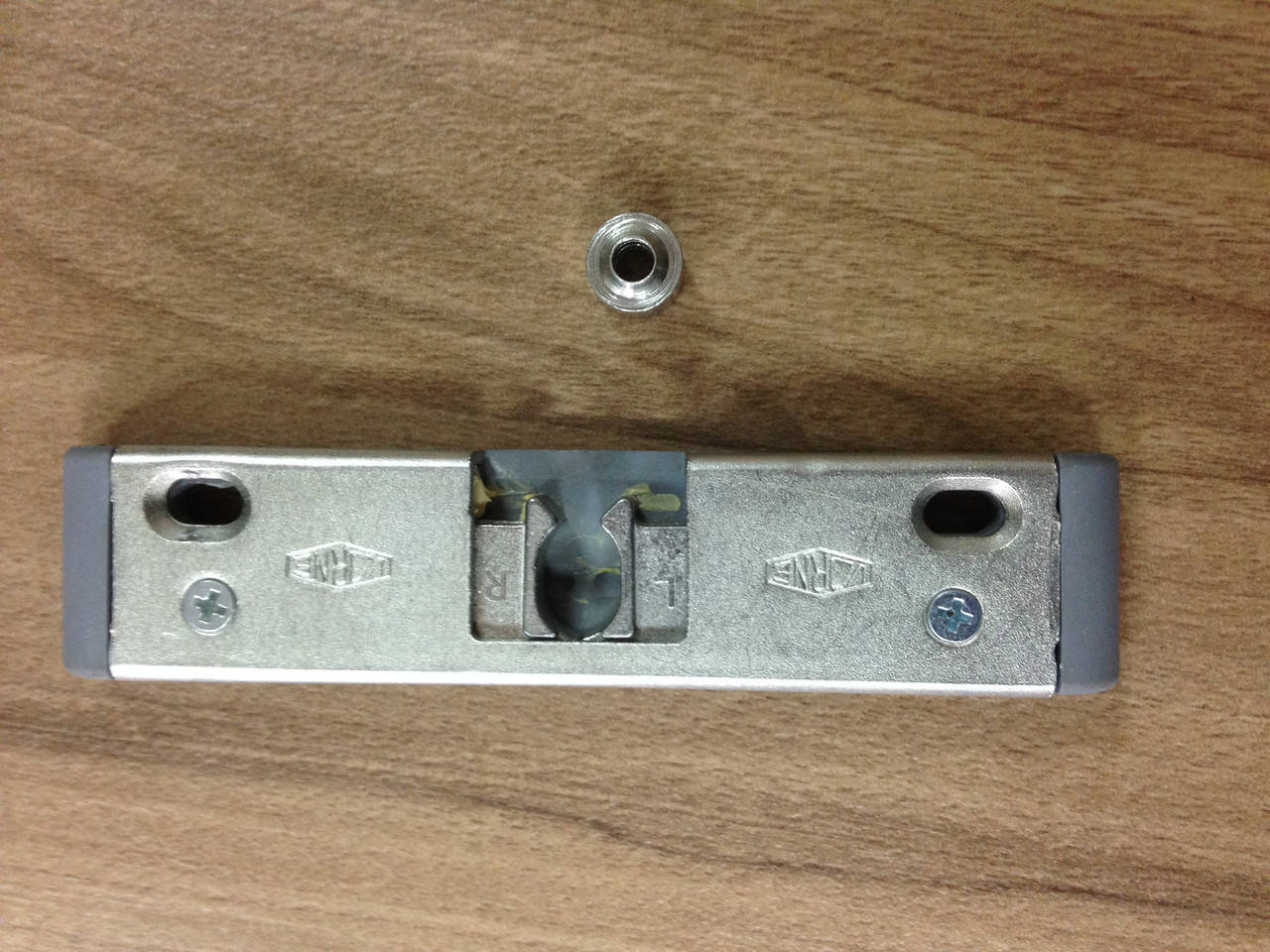 

Защелка на балконную дверь