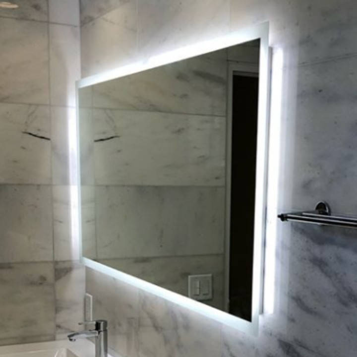 

Зеркало с подсветкой Контур 50*70см