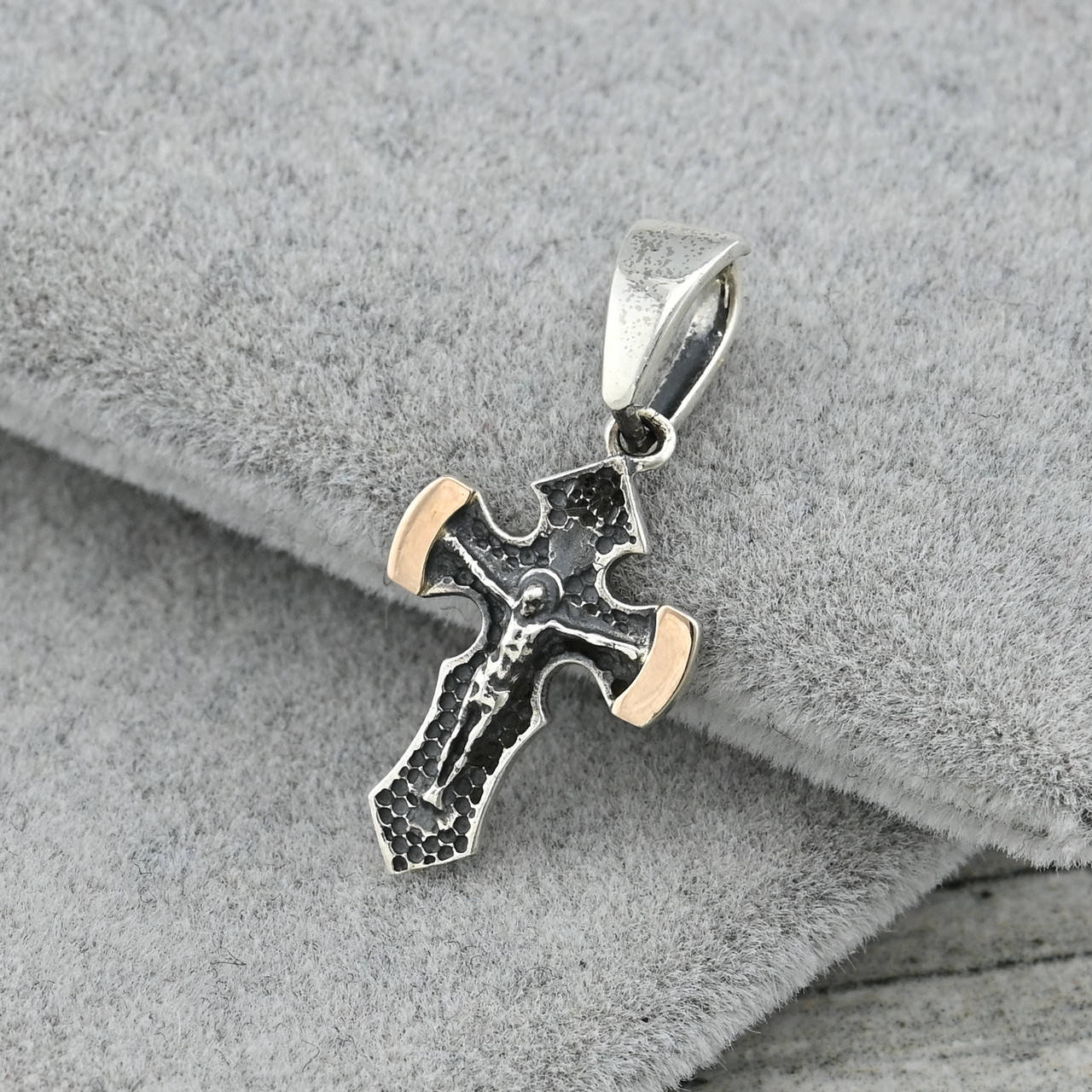 

Серебряный крестик с золотом Спаси и сохрани Ю166мп размер 22х10 мм вес 0.85 г