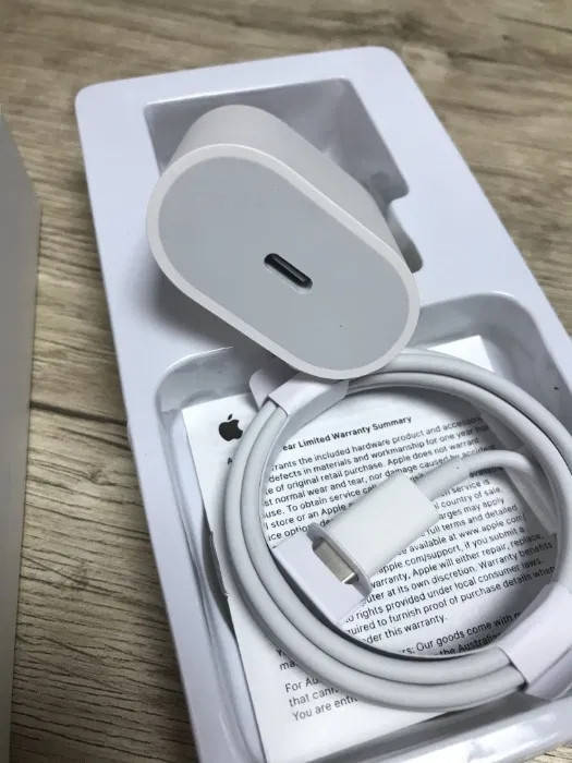 

Быстрая Зарядка Apple iPhone 20W USB-C + Кабель Type-C на Lightning