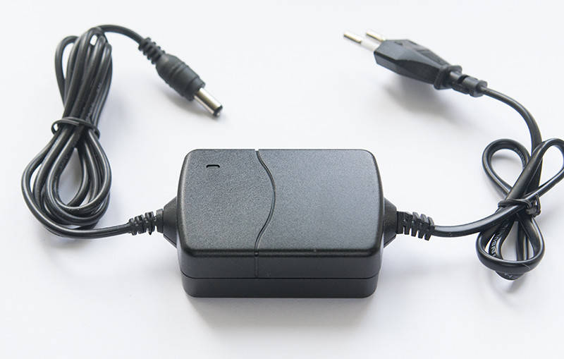 

Блок питания 24W 2A 12V, 24Ватт 2А 12В, импульсный, розеточный.