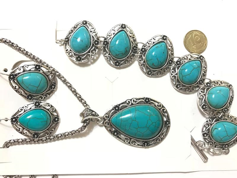 

Комплект с натуральным камнем говлит (имитация бирюзы)