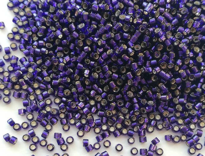 

Японський бісер Miyuki Delica 11/0 DB0609 Silver Lined Dark Purple Dyed