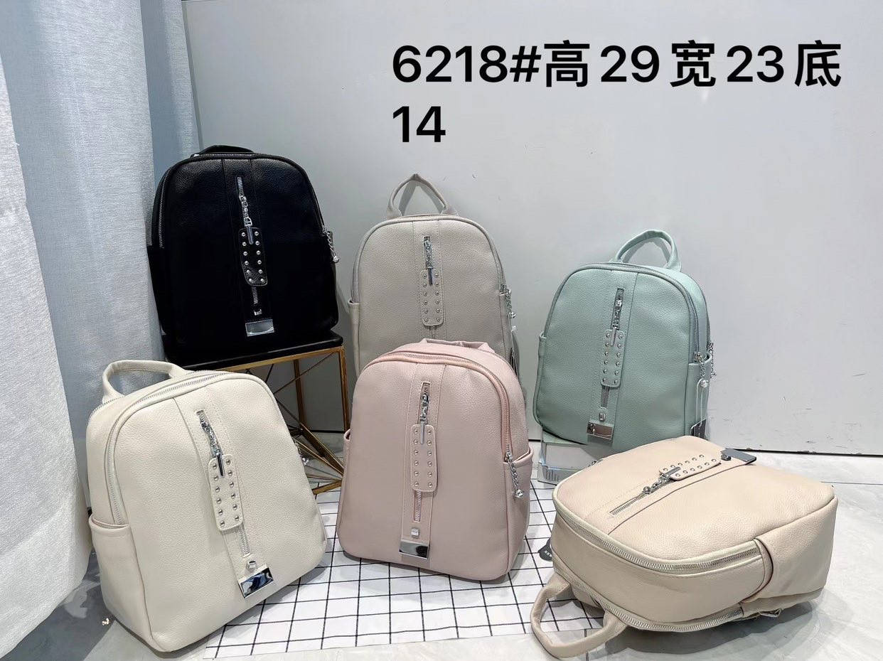 

Рюкзак жіночий з штучної шкіри!