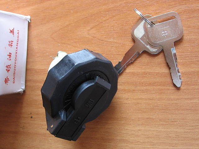 

Крышка топливного бака с ключами JAC 1020 (Джак)