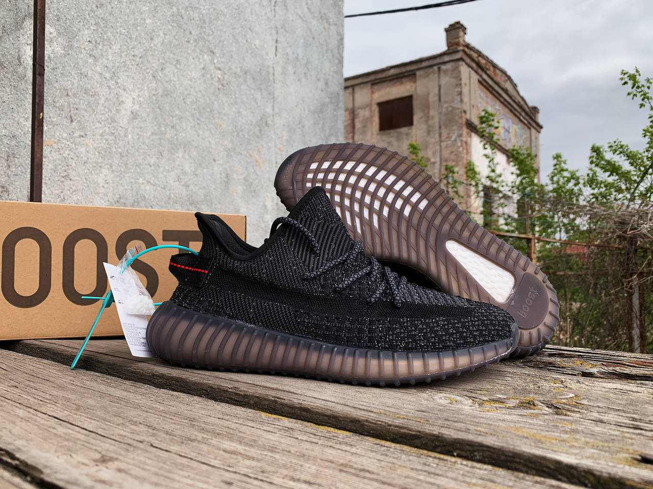 

Мужские летние кроссовки Adidas Yeezy Boost 350 Black черные, Черный