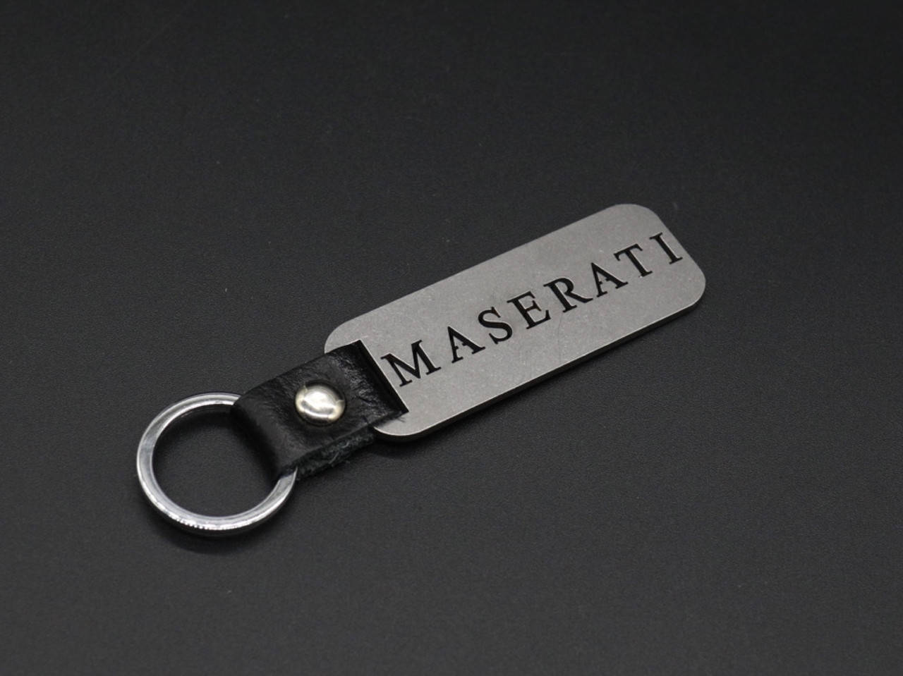 

Брелок металлический. Maserati. 10х2,5см, Коричневый